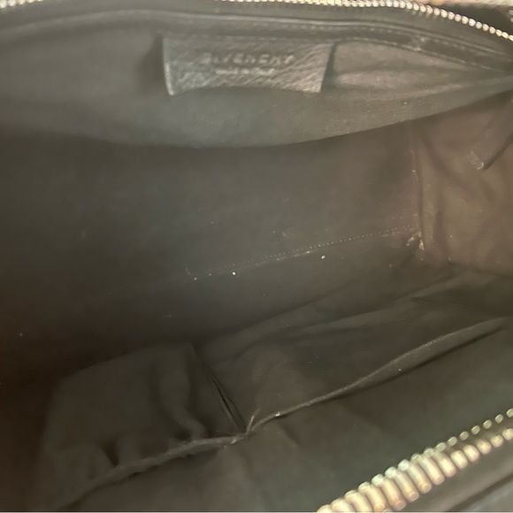 Givenchy Medium Antigona bag in grained leather - Picture 14 of 15
